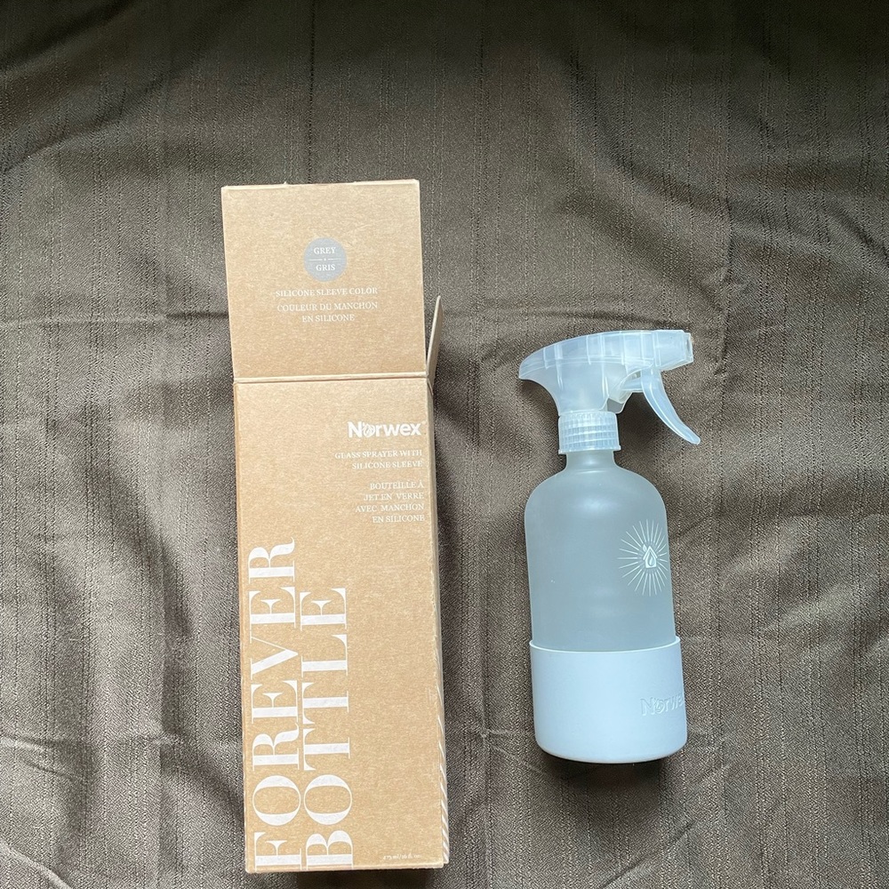 Norwex glass forever spray bottle w/ silicone protection bottom. Ditch plastic !